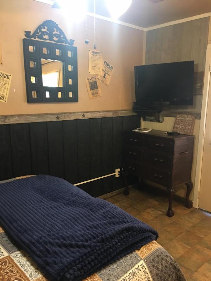 Acorn Hideaways Canton Rustic Old West Frontier Suite Exterior foto
