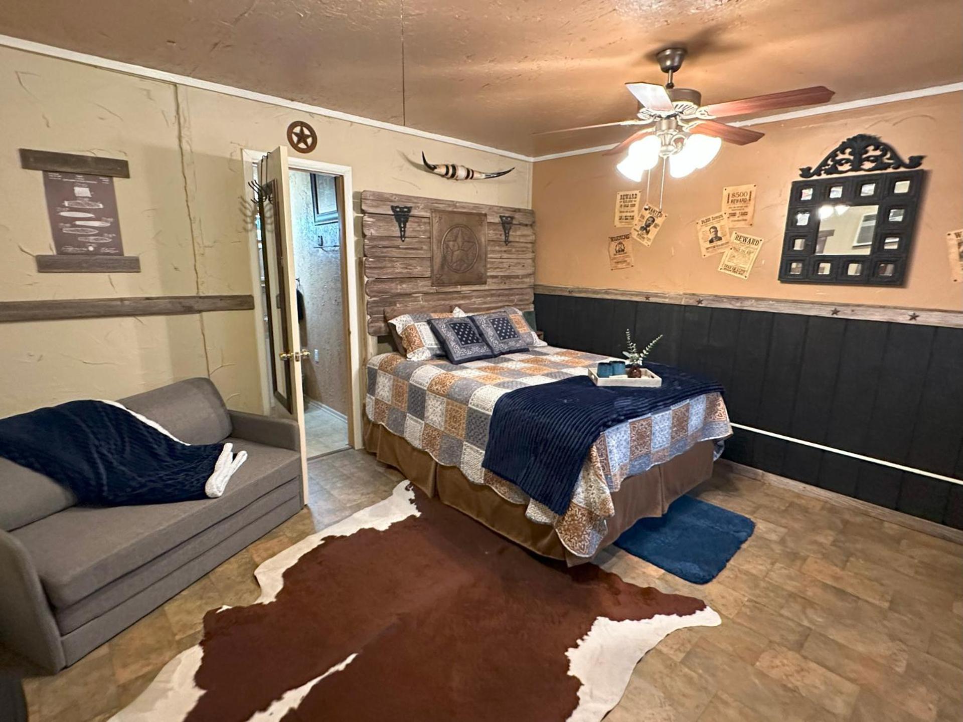 Acorn Hideaways Canton Rustic Old West Frontier Suite Exterior foto